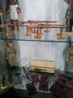 Модели старинного оружия на выставке